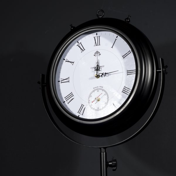 ساعت ایستاده سه پایه - ساعت در دکوراسیون