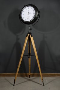 ساعت ایستاده سه پایه - ساعت در دکوراسیون گوای هوم