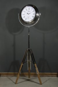 ساعت ایستاده سه پایه-ساعت در دکوراسیون گوای هوم