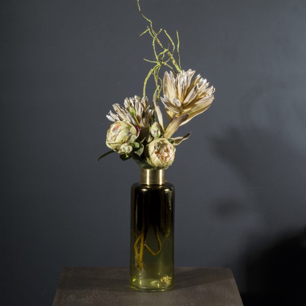 گلدان شیشه ای طلایی