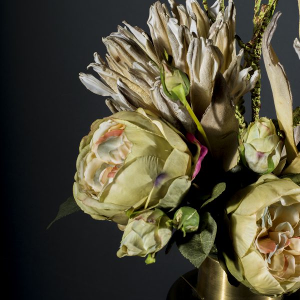 گلدان شیشه ای طلایی